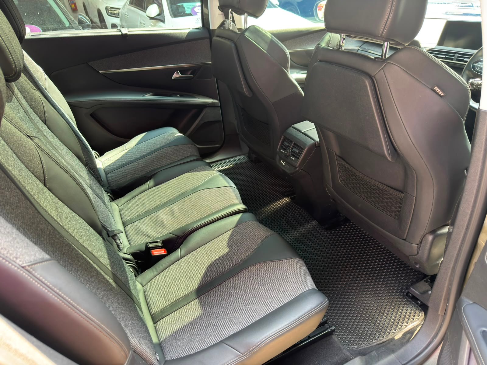 Peugeot 5008 1.2 PureTech Allure photo 8